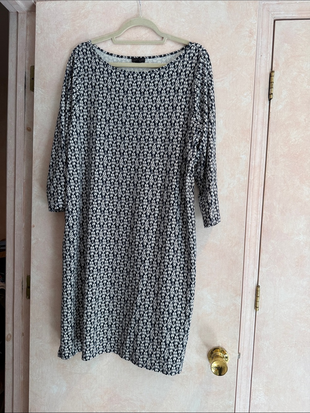 J. Jill Black and White Patterned Long-Sleeve Shift Dress